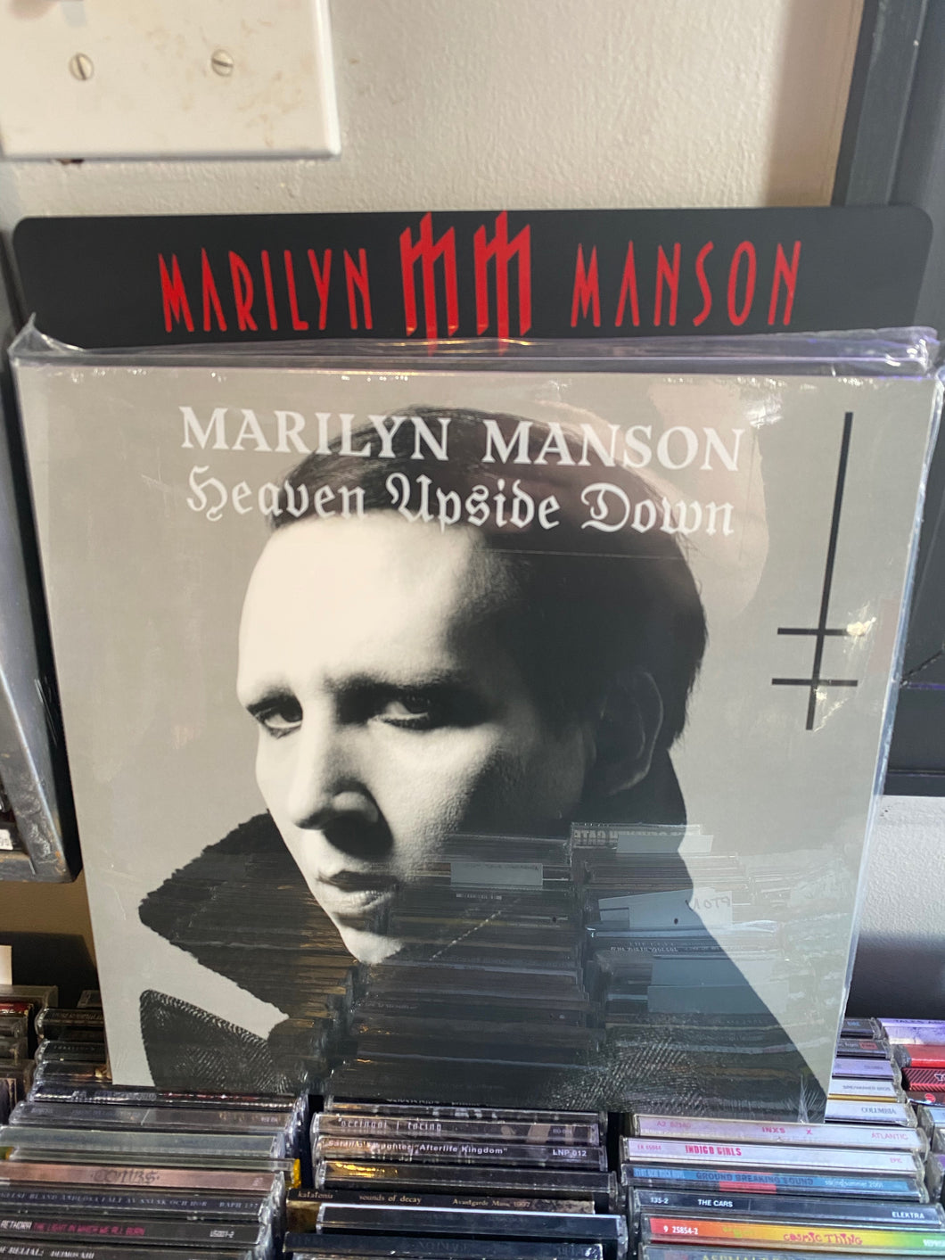 Marilyn Manson - Heaven Upside Down